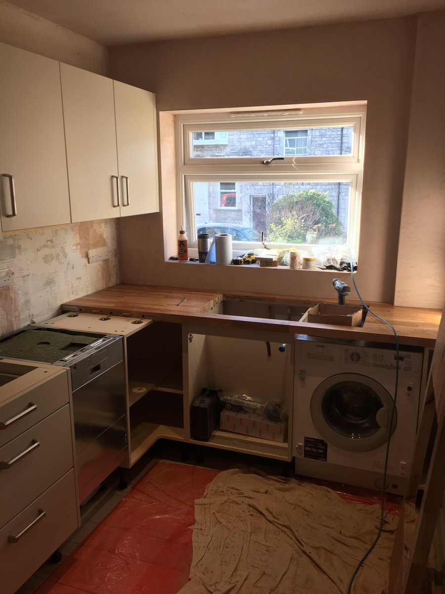 First <a href="/Masterclasskitc/">Masterclass Kitchens</a> of the year Reno Mussel with solid oak Worktops with <a href="/aeg_uk/">Madeline Gibbs</a> and @FrankeUK appliances and sink <a href="/Masterclass_ST/">Steve Tough</a>