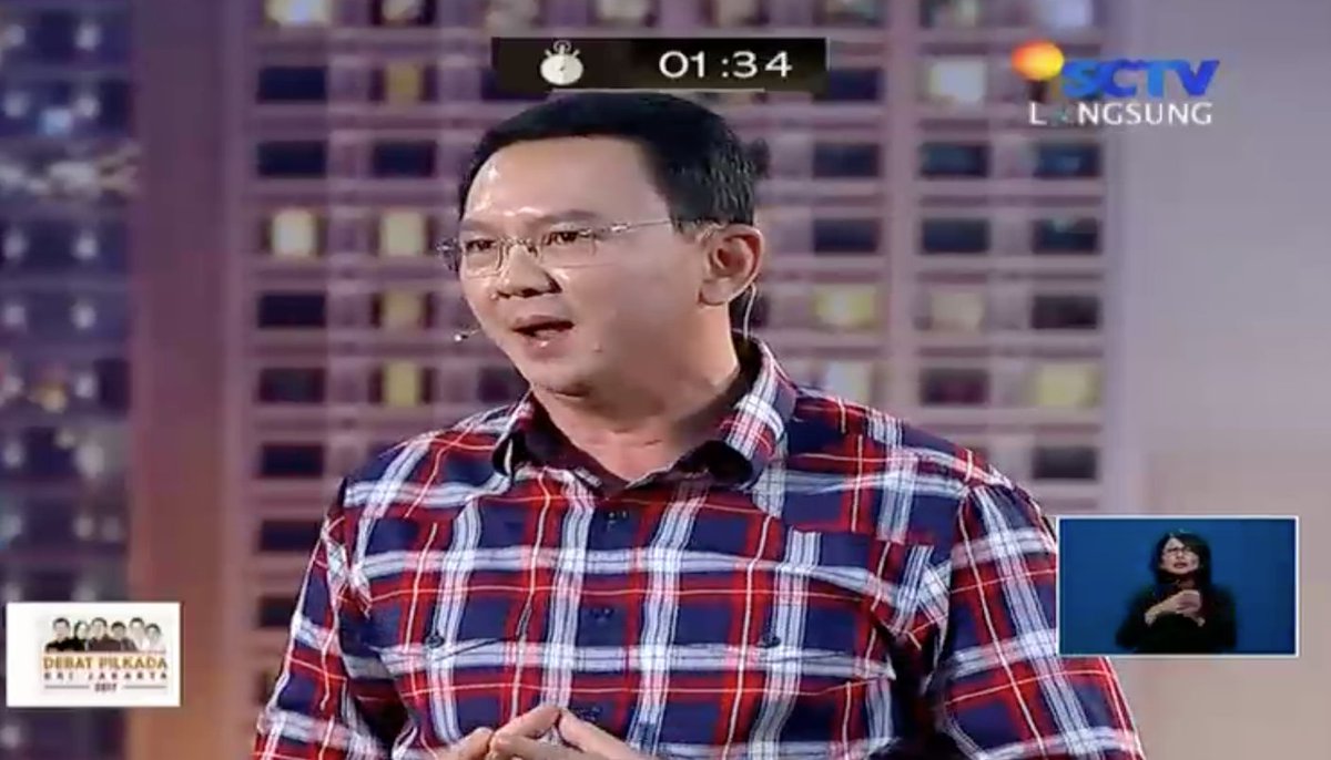Liputan6SCTV's tweet photo. "Birokrasi harus melayani dengan konsep bersih, transparan dan profesional. Harus dibenahi." kata Ahok. 

#DebatPilkada #JakartaMemilih https://t.co/KHKtQKGycq