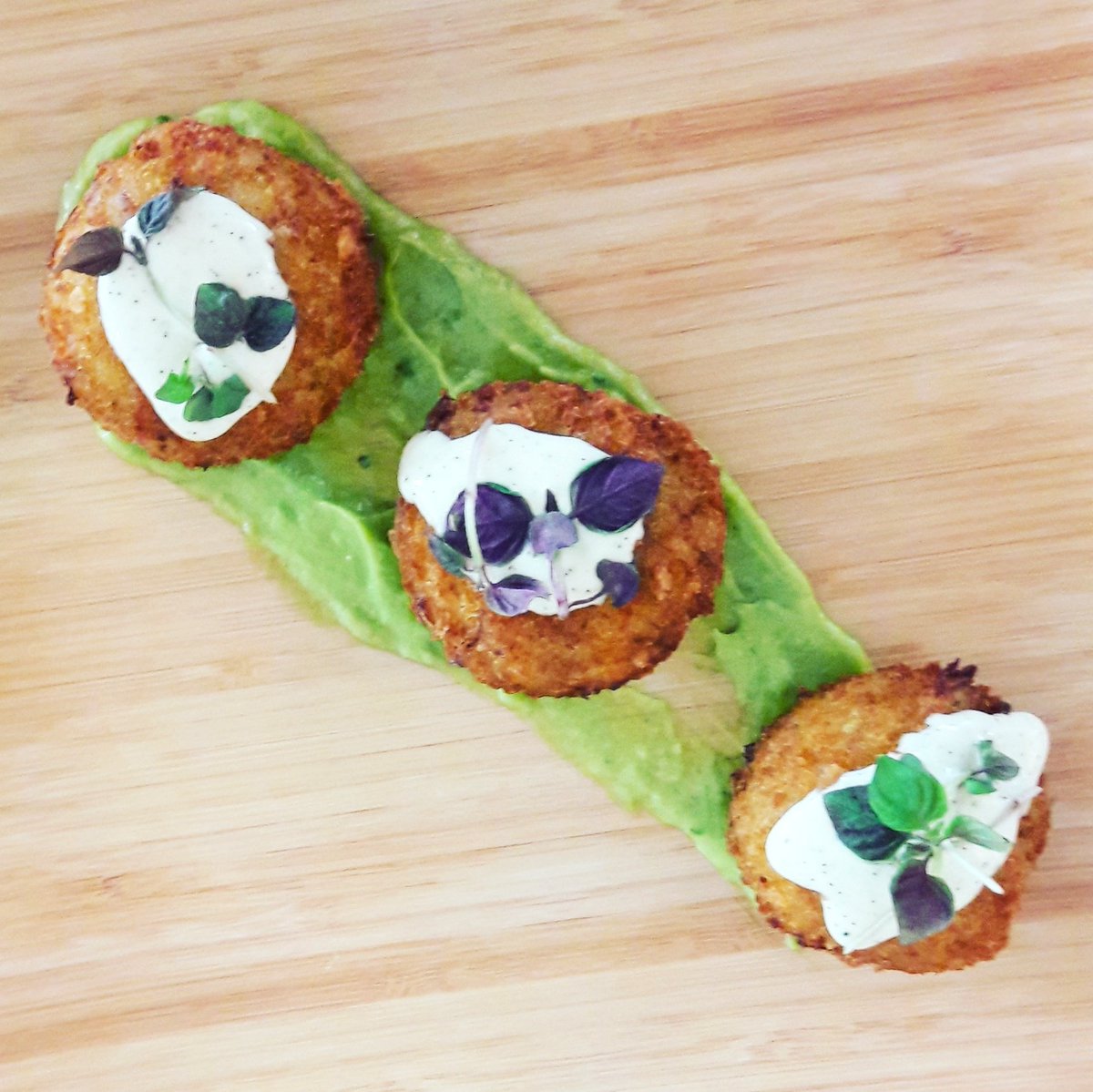 VagabondFood's tweet photo. Crab cakes-#sohungry Dinner 6pm
https://t.co/U3B33U2dav https://t.co/NT5AXzA0t0