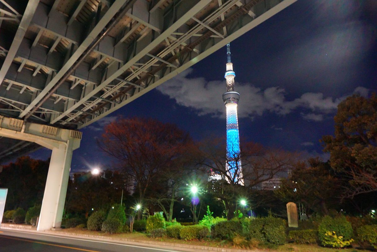 ysds99's tweet image. 『青い月』今日もお疲れ様でした。
#写真好きな人と繋がりたい
#ファインダー越しの私の世界 #ふぉと