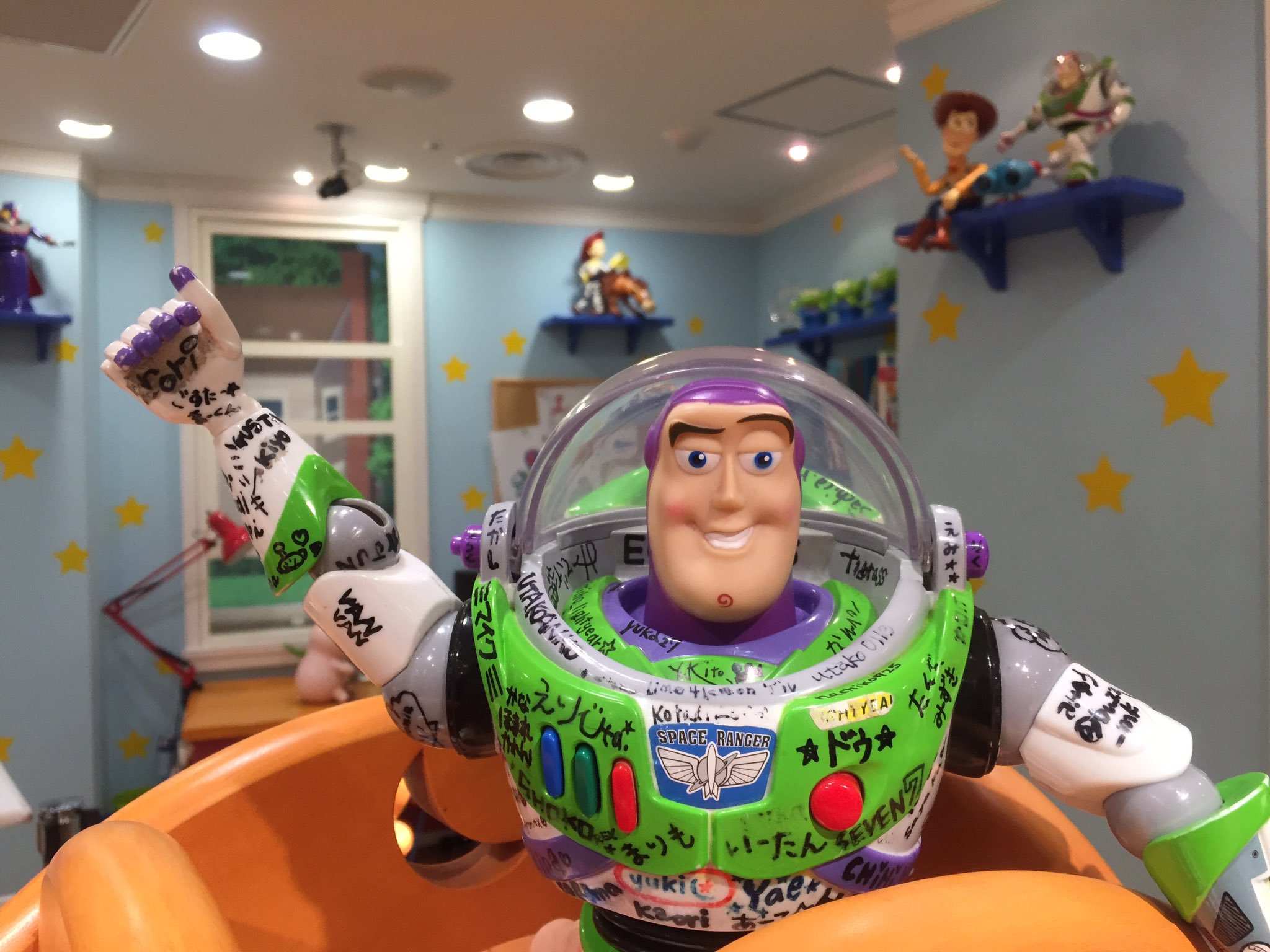 マシャパン ジャニバズを探せ S ﾟﾛﾟ ジャニバズ Journeyofbuzz バズライトイヤー バズ トイストーリー Toystory T Co Xareijelxh Twitter