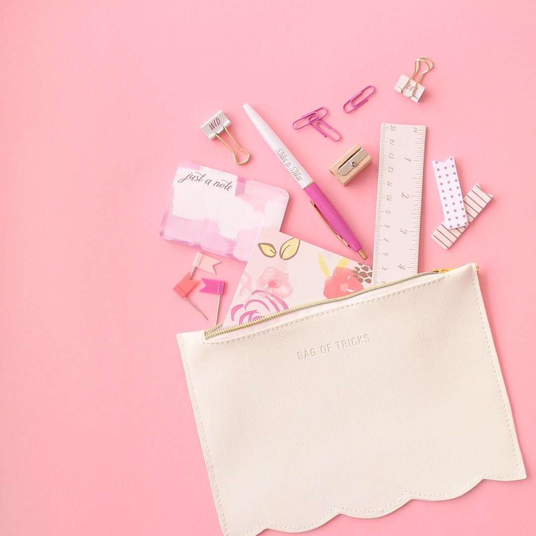 made4retail's tweet photo. What's in your bag of tricks? #fridayessentials #beingboss https://t.co/Y1NZ2CbAox