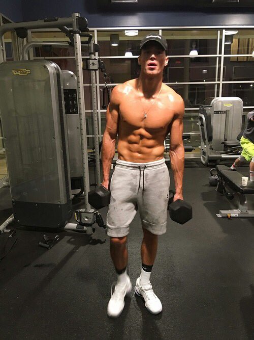 gdrlarsen's tweet photo. ⠀⠀«seeing my body on tour, 
⠀⠀⠀⠀⠀⠀while making you poke» https://t.co/5LxbytQ1Bn