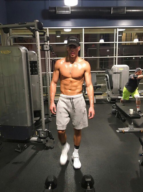 gdrlarsen's tweet photo. ⠀⠀«seeing my body on tour, 
⠀⠀⠀⠀⠀⠀while making you poke» https://t.co/5LxbytQ1Bn