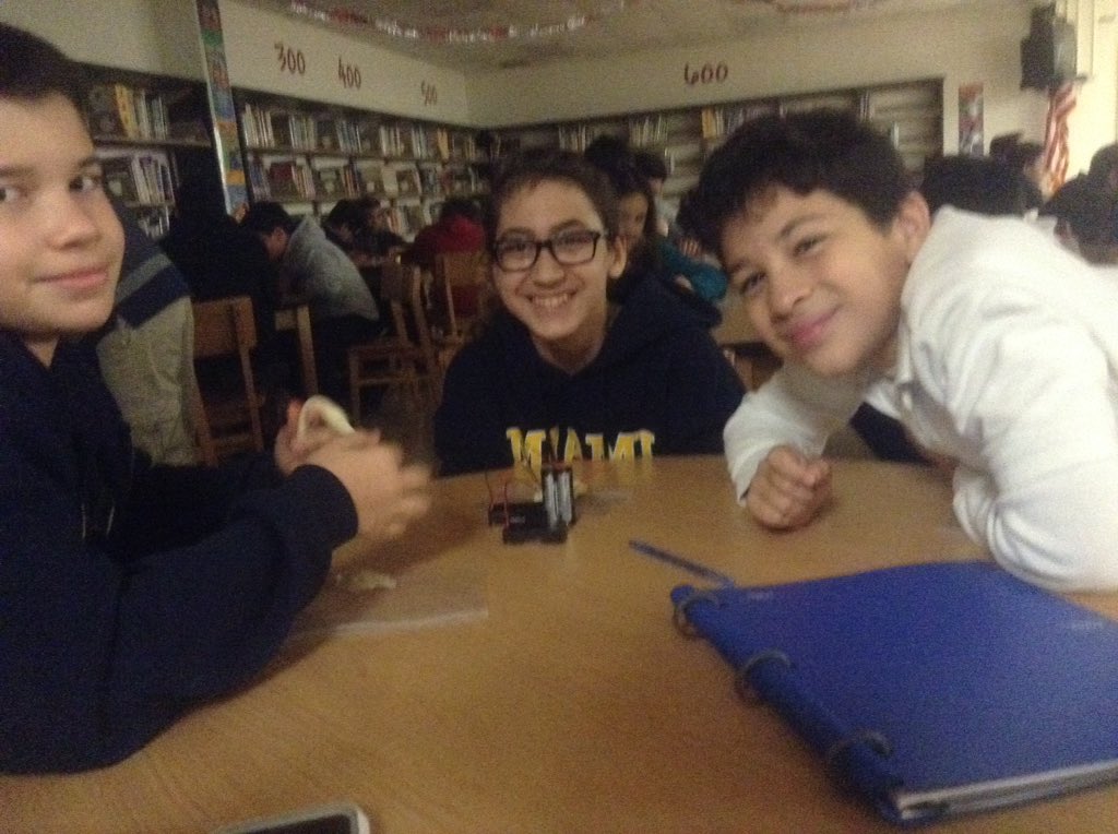aporzio925's tweet photo. Many thxs Ms. Stevens/FPL amazing experiments on working circuits @HDMcMillan #sciencemeetsmath https://t.co/B5zma3PQkA