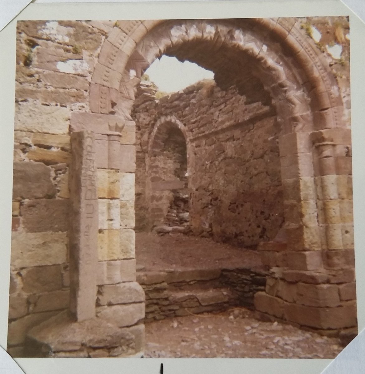 beajayemac's tweet photo. @irarchaeology just found some old photos of a trip to Munster in 1972 which might be of interest. #Gallarus, Kilmalkedor and #Dunbeg https://t.co/KrzwAiVfvF