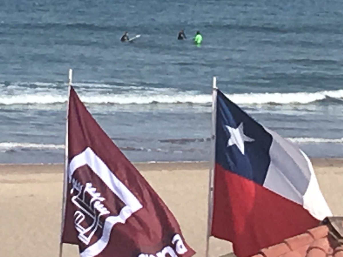laserena_com's tweet photo. Entre banderas esperando olas #LaSerena #chile #surf https://t.co/Orpuu1RXq4