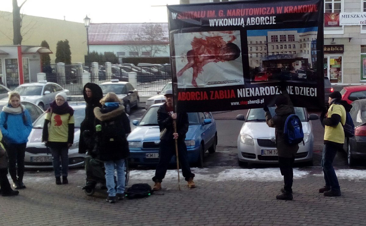 Kat__Coffee's tweet photo. Protesty , ilość protestujących na obrazku +2.
#parapety https://t.co/FUqXmlLxXZ