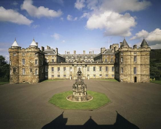 SBNWestLothian's tweet photo. 10 reasons why you should go on a city break to #Edinburgh https://t.co/19mLOvBQ67 #WhyEdinburgh #StartEDIN https://t.co/KoBY4rJKIr
