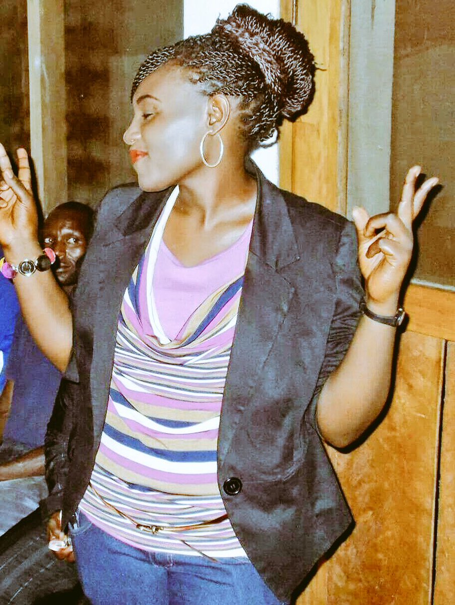 Tskalu's tweet photo. Bonne Année ! De Nathalie en direct de la terre promise "Bunia" ! La famille est une dynamique sans réserve ! https://t.co/U0ozlpFVVF