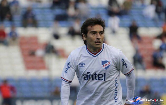 PasionTricolor1's tweet photo. "Si viene Ronaldinho a Nacional, no hay problema, le doy la 10" dijo Martín Ligüera sobre la posible llegada del astro brasileño. https://t.co/8qpDxhuIpC