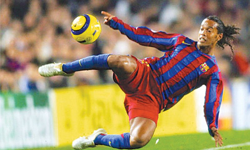 PasionTricolor1's tweet photo. "Si viene Ronaldinho a Nacional, no hay problema, le doy la 10" dijo Martín Ligüera sobre la posible llegada del astro brasileño. https://t.co/8qpDxhuIpC
