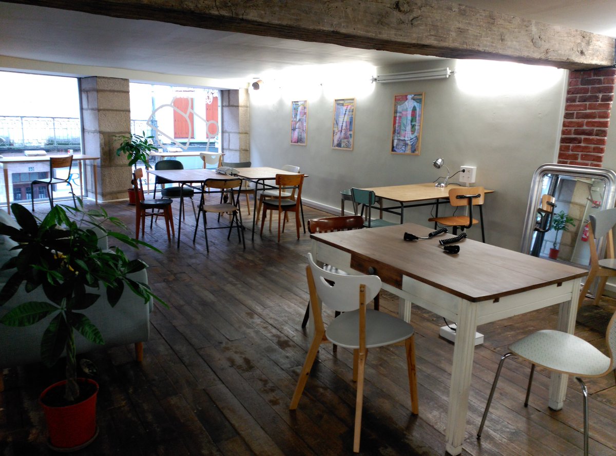 Steph_Faure's tweet photo. #tierslieux : A découvrir #LAGIRAFfE, espace #coworking #cafébureau cosy à #Limoges. Merci Didier pour l'accueil >https://t.co/G9tNWPLKJ3 https://t.co/7tqNJfkUKH