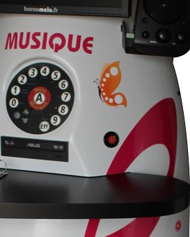 BorneMelo's tweet photo. Meilleurs vœux de toute l'équipe #bornemelo : toujours plus de #musique et d'activités musicales #qsvs en établissement pour nos #seniors https://t.co/g3Istwwh7Z