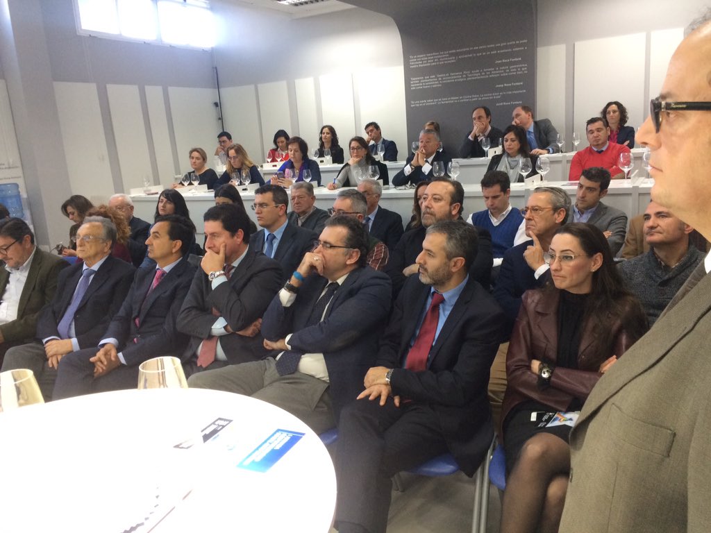 martaisabelg's tweet photo. #RSC #UCAMMAsterRSC Comienza II #Gastrolab de Cátedra Internacional #RSC @UCAM con grandes amigos. Todo un lujo! https://t.co/u1A21T0jnF