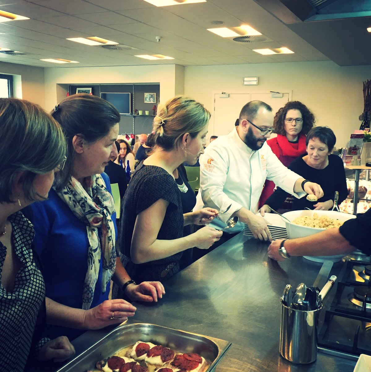 fevia_be's tweet photo. Het FEVIA-team proeft gezelligheid bij @Breydelham : teambuildings in de voedingsindustrie zijn heerlijk  #SmallCountryGreatFood https://t.co/RQ0byq4cfv