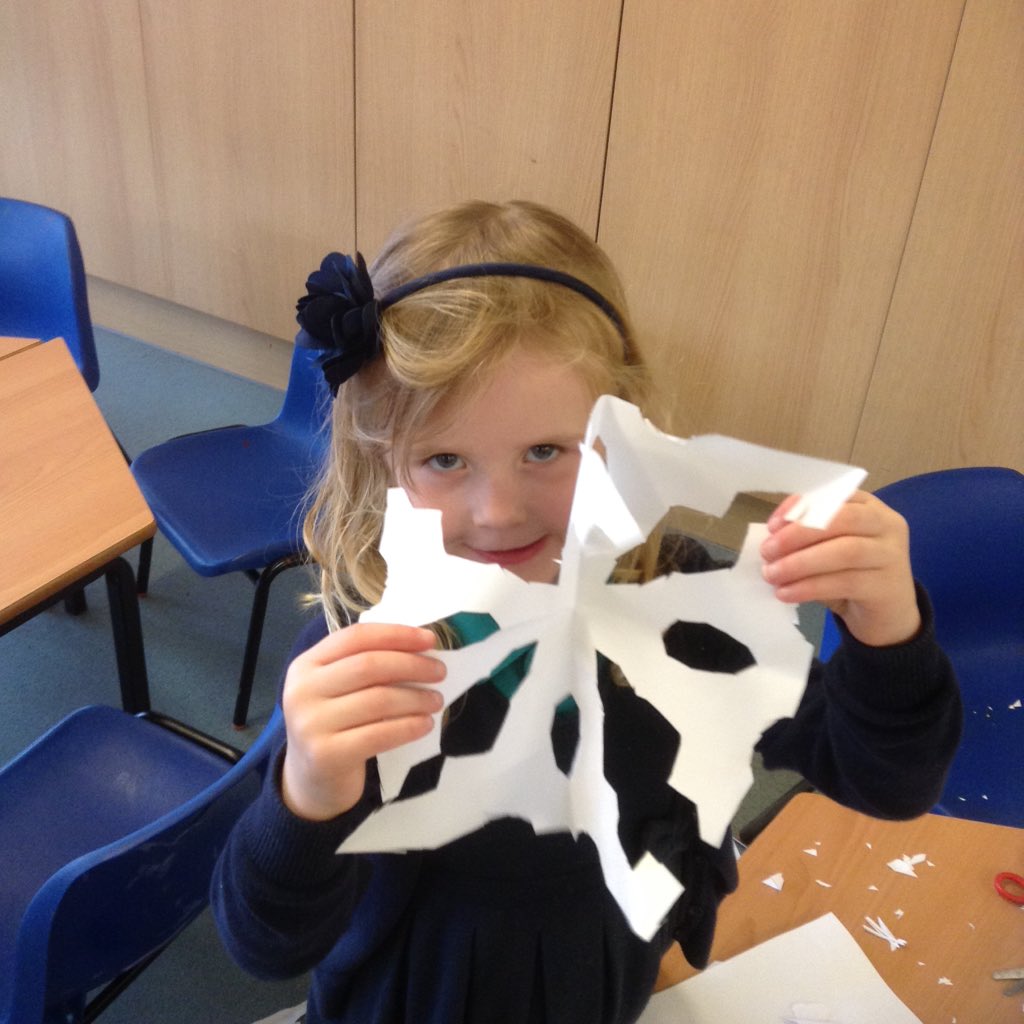 BoughtonHeath's tweet photo. Learning about winter #reception #usingdifferentskills https://t.co/X3fQ3N6ikP