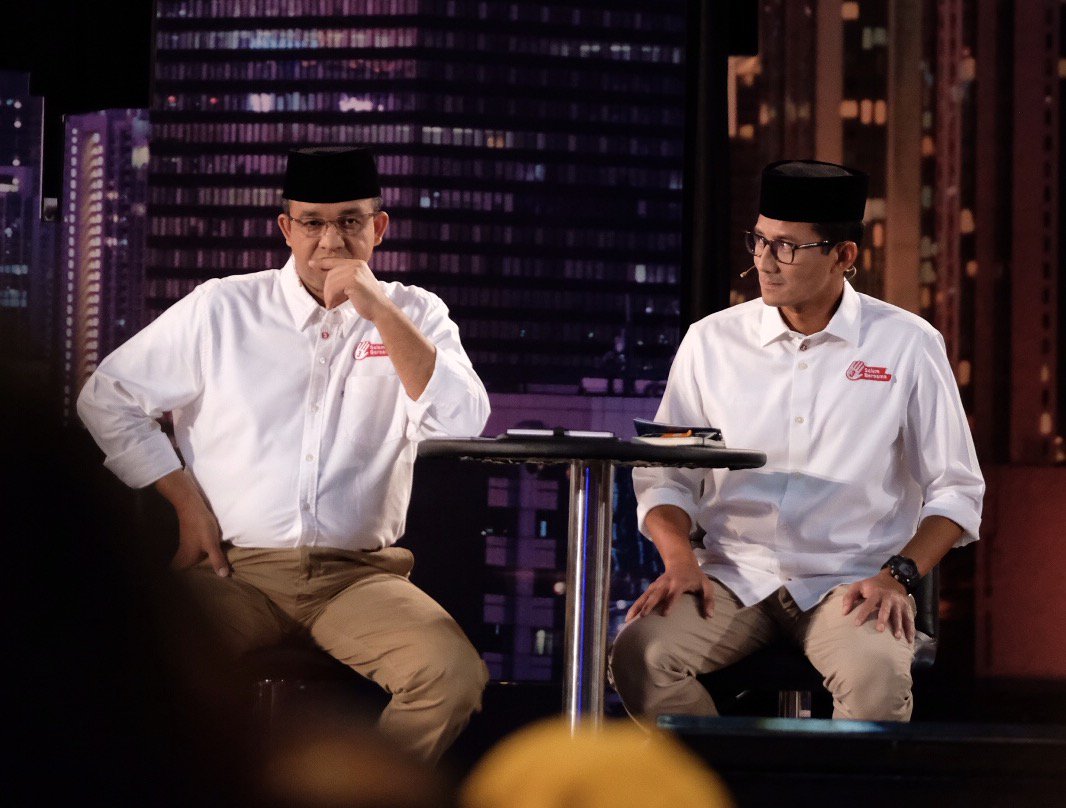 jokoanwar's tweet photo. Mayday mayday #Debat1PilkadaDKI https://t.co/DUkZczvUl2