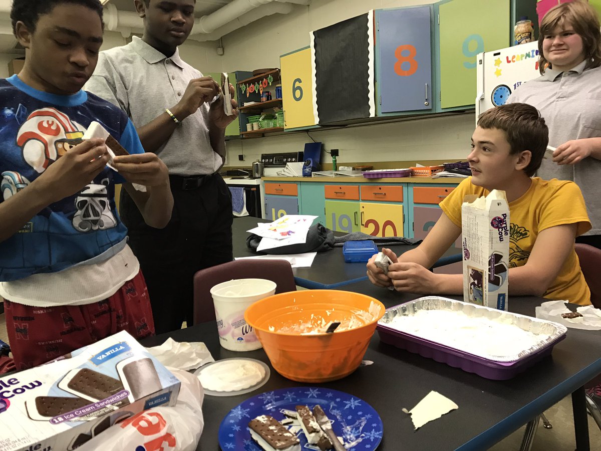 ataylor_24's tweet photo. @StuartAcademyKY making a ice cream cake after learning about the winter festival in China! https://t.co/oAJtPHZs4A