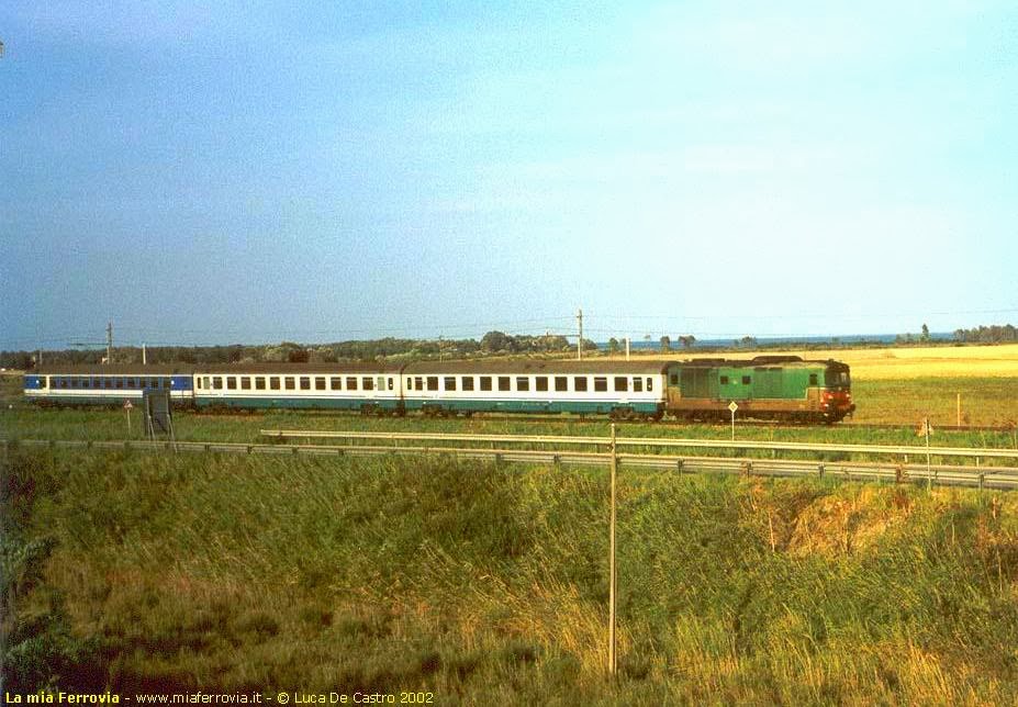 ferrincalabria's tweet photo. Ferrovia Jonica #Calabria: tutti i #treni a lunga percorrenza di #Trenitalia persi negli ultimi 15 anni: https://t.co/zP39ttuPBm https://t.co/tiE2Y9ZK9W
