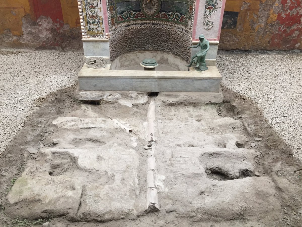stephenjohnkay's tweet photo. Small excavation in front of the fountain in House of Small Fountain #Pompeii #RegioVI @pompei79 @Pompeiana79 @StevenEllis74 https://t.co/UG5TEWVJi2