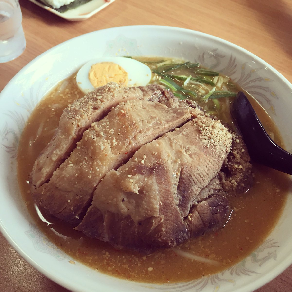 グルメ大明神 青森 舌を肥えし者 Auf Twitter 三沢市の 香蘭 さんのリブラーメン 味噌ラーメンの上にずっしりとしたお肉が 食べごたえのあるお肉にジューシーな肉汁が美味しい 大きいリブを頼むと食べきれない量がでてきます 青森 三沢市 メシ通 ぐるたび