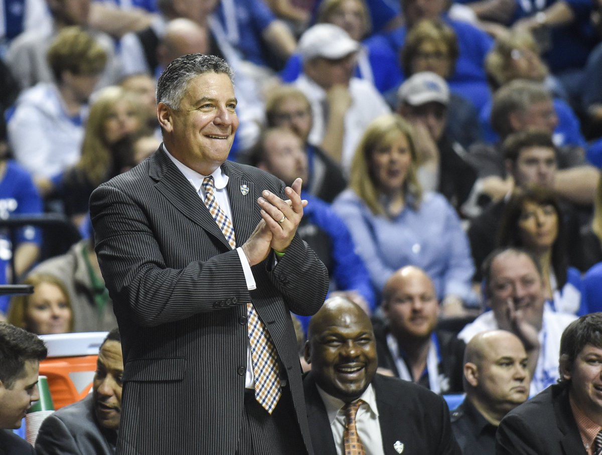 AuburnMBB's tweet photo. Friday morning checklist:

✅ Visit https://t.co/AjraZBaygw
✅ Vote for @coachbrucepearl in the Coaches' Charity Challenge

#VoteCoachPearl https://t.co/pg5xWve8pP