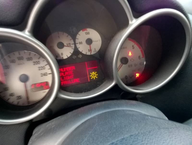 #drazba Alfa Romeo 147 1.9 JTD, l. 2002, 216.421 km. Izklicna cena = 900 €. izklicna-cena.net/alfa-romeo-147…