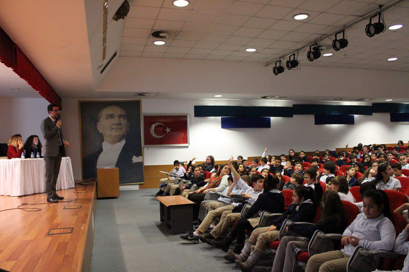 Bugün (13.01.2017) İstek Kaşgarlı Mahmut Okulu'nda ortaokul ve lise seviyesine yönelik "Şiddeti Önleme" paneli düzenledik.