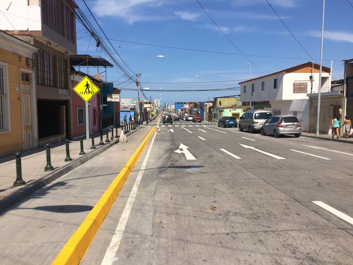 ParVial's tweet photo. #MinvuAvanza en calle #OHiggins demarcamos calzada y construcción #ciclovía desde Allende poniente hasta #Errazuriz #ParVial #Iquique https://t.co/fObBI0pU6K