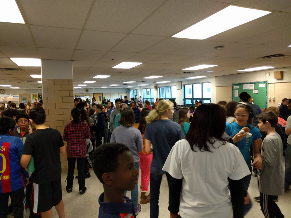 APSGunston's tweet image. It's a DONUT PARTY to celebrate our readers! @CarlWmSeward @Adm_crjclark @JeffersonPinata @KatharinehHale @APSLibrarians #GunstonPRIDE