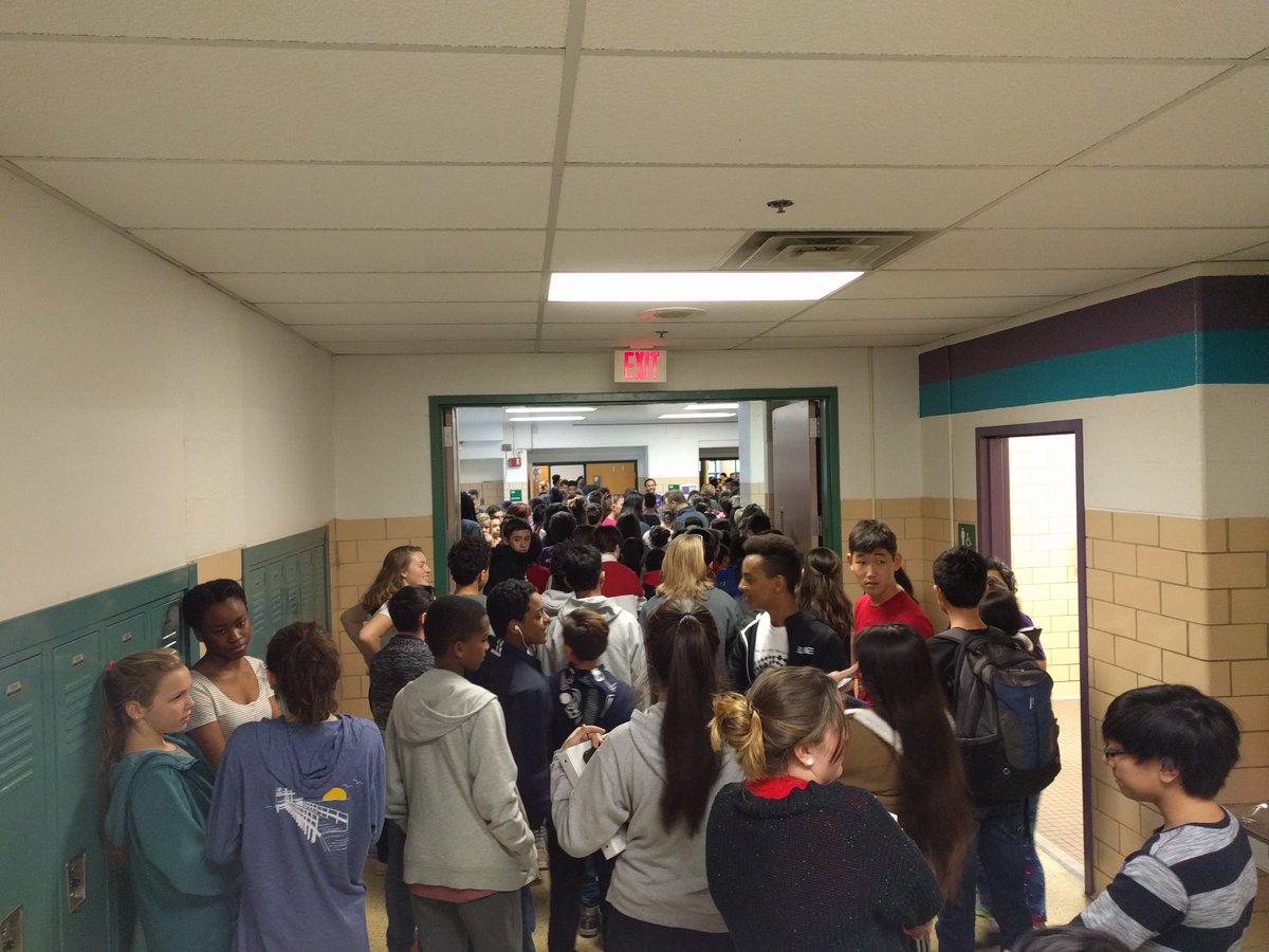 APSGunston's tweet image. It's a DONUT PARTY to celebrate our readers! @CarlWmSeward @Adm_crjclark @JeffersonPinata @KatharinehHale @APSLibrarians #GunstonPRIDE