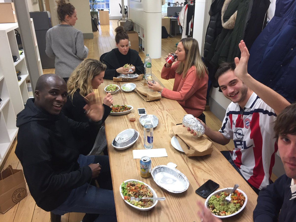 JimmyWGreenwood's tweet photo. FREE BURRITOS from @ChipotleUK St Martin's Lane. Today is a good day #FridayFeeling #burrito #freeiskey https://t.co/csgTYCxYbz