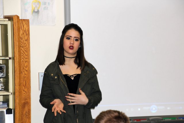 WCSDProud's tweet image. @SchroederHS students &amp;amp; staff share course info w/ @SpryMSWarriors 8th graders during Warrior Day! #courseplanning #whatitmeanstobeaWarrior