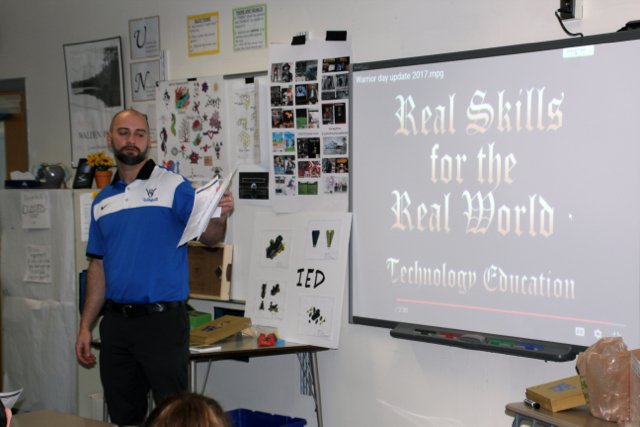 WCSDProud's tweet image. @SchroederHS students &amp;amp; staff share course info w/ @SpryMSWarriors 8th graders during Warrior Day! #courseplanning #whatitmeanstobeaWarrior