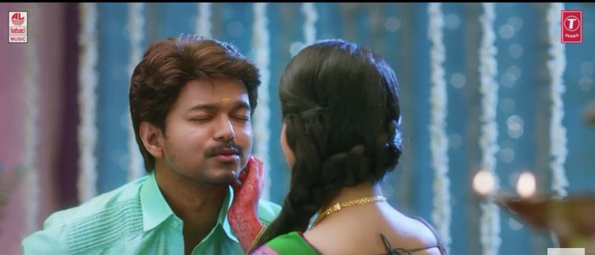fdfscinema's tweet photo. #Nillayo song #Bairavaa
#Ilayathalapathy #Vijay @KeerthyOfficial #RecordBreakingCollection https://t.co/bcFwm2uIb9