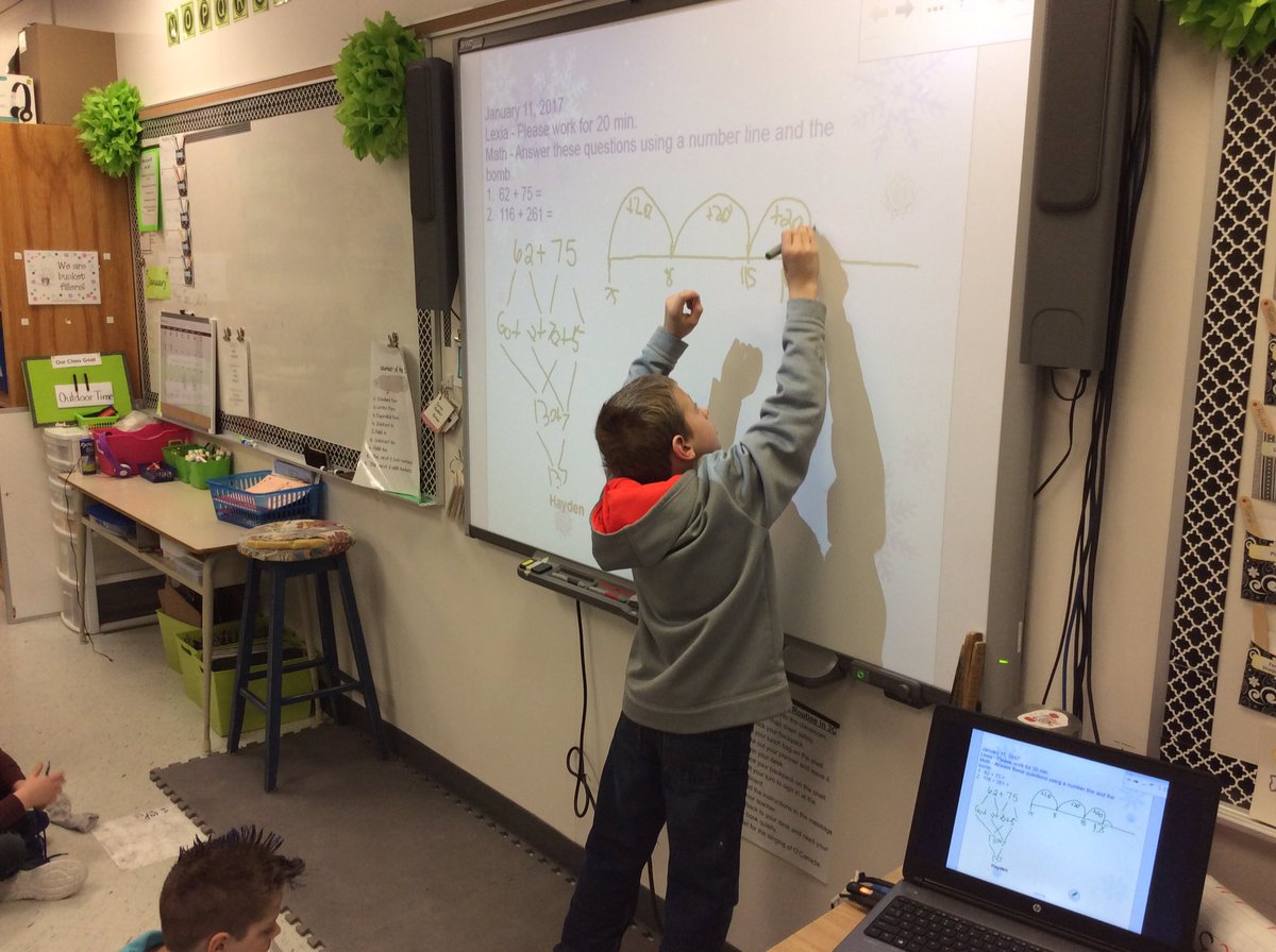 TerpstraUTES's tweet photo. It's always fun to welcome a guest teacher to Math. #cooperativelearning #expertstudents https://t.co/qw1jbhBd7G