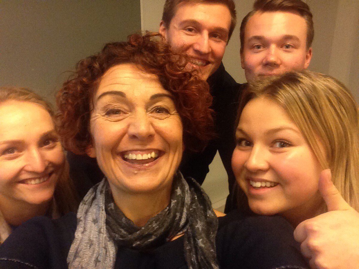 enklaavi's tweet image. Anneli Rannalla aivan loistava esiintymiskoulutus! 💛💛 #intro2017 @SuomenEkonomit