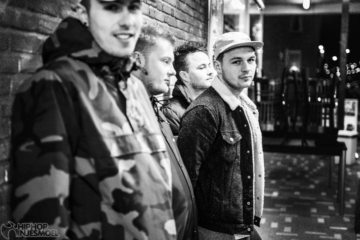 HIJS's tweet photo. Er was helemaal niks. Toen dachten we: ‘fuck it, dan gaan we het gewoon zelf doen.’ - @Newskoolfest op de cover: https://t.co/hZAZMzJhke https://t.co/fl2qmZfoa6