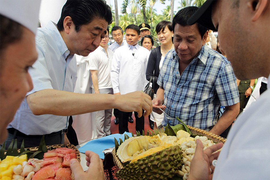 ABSCBNNews's tweet photo. Abe's PH visit more beneficial for Japan: analyst https://t.co/C2Frn3aqTx #AbeInPH https://t.co/JcPkQmwE67