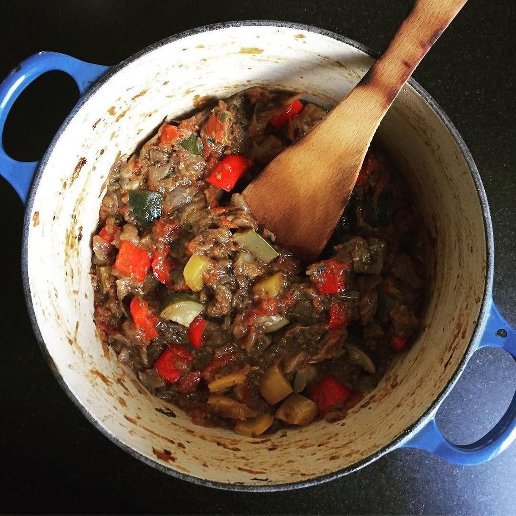 when <a href="/quinciple/">Quinciple</a> gives you eggplant, zucchini, tomatoes, onions, garlic and thyme, you make… ift.tt/2jrs1PW