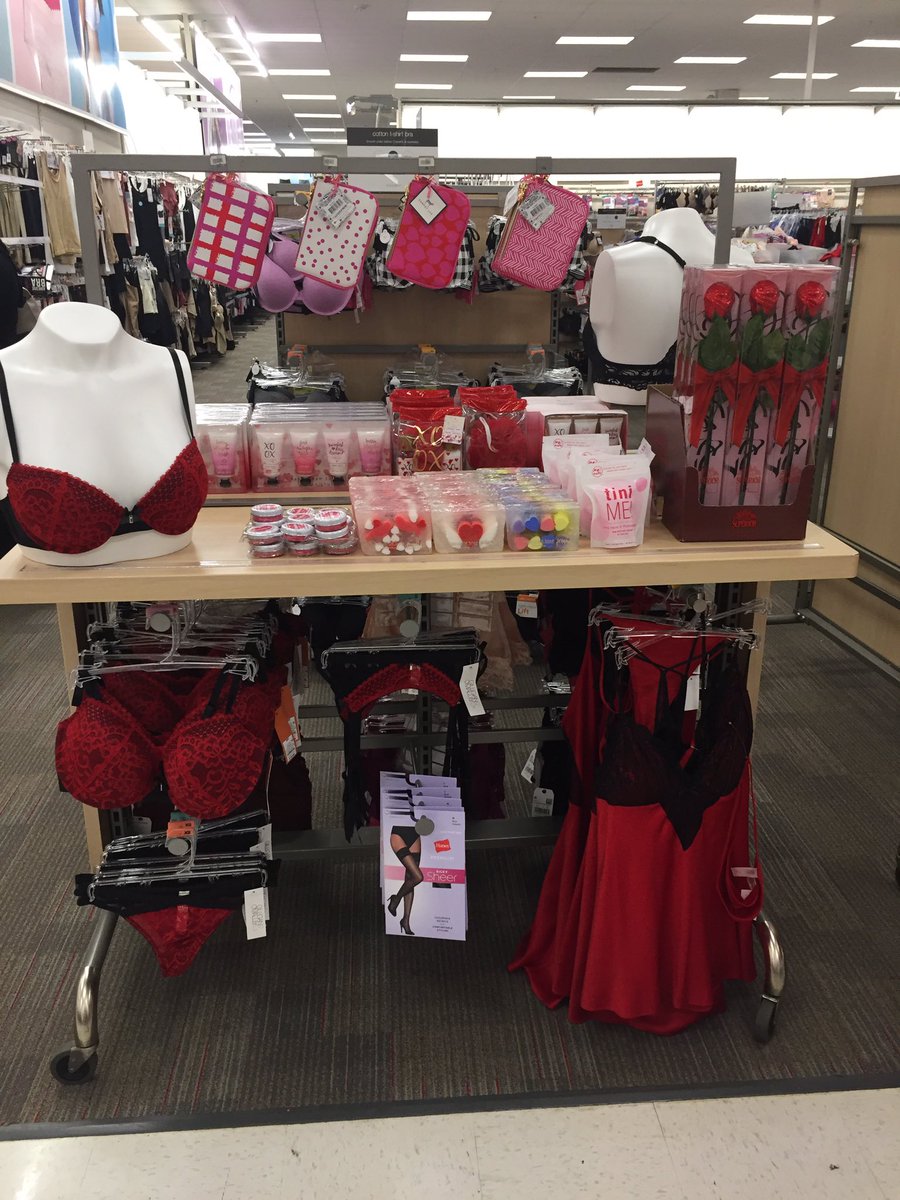 emersonjc3's tweet photo. Brea has all you need to make Valentines special! #onlyinbrea @twnyacosta @Amy_Sherer https://t.co/1NdRHLfLKn