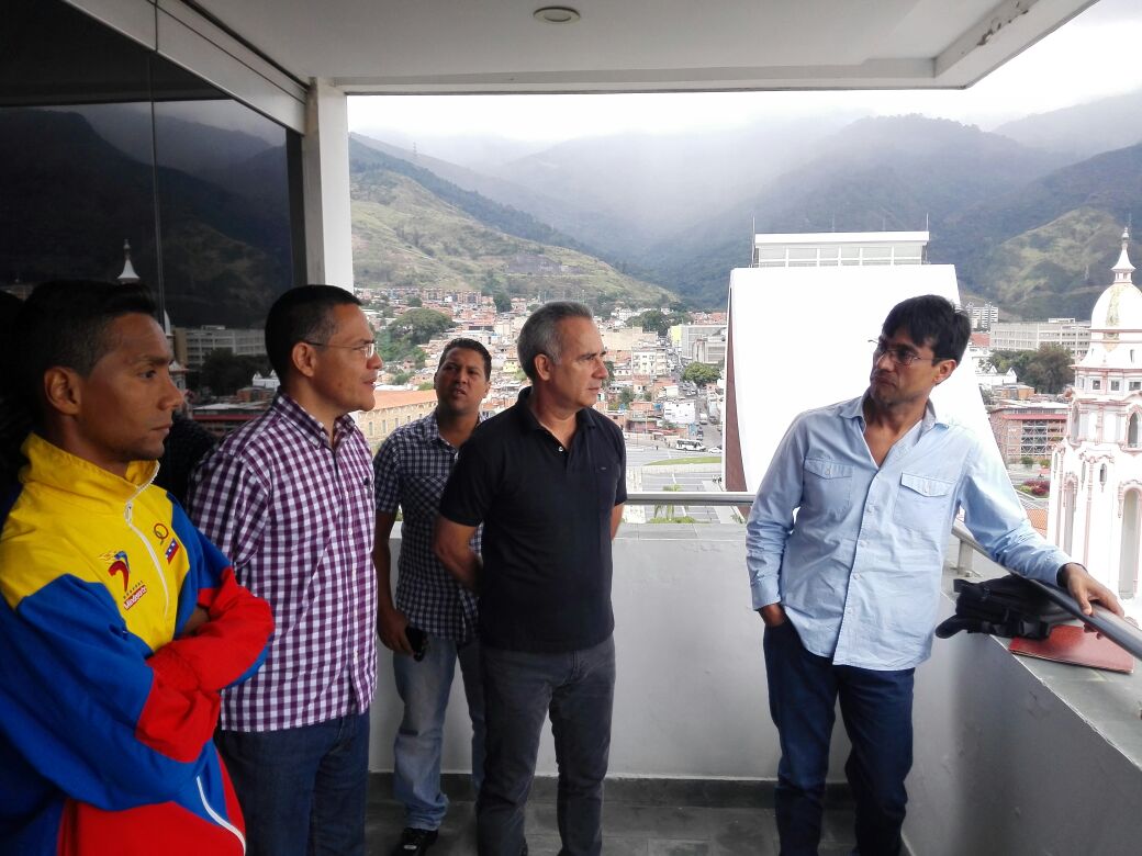 FreddyBernal's tweet photo. Reunión de trabajo con @VillegasPoljak, planificando estrategias comunicacionales #CLAP, entendiendo la visión política de esta instancia. https://t.co/GLOP9EdBwX