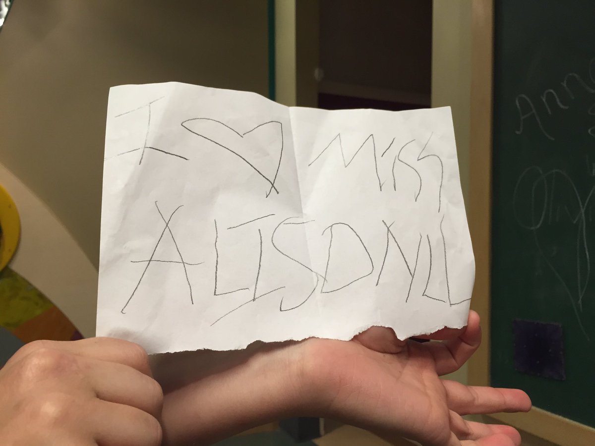 mathyou_m's tweet photo. Little girl- "What's your name?"
@Stuenzi_Singer "Allison, with two Ls." https://t.co/IcUDrlSqbf