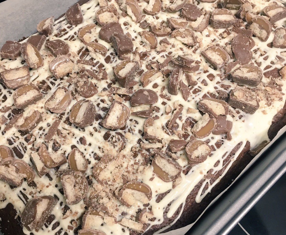 We have some mighty fine treats for you all tomorw. Home baked <a href="/sarahleigh140/">Sarah Leigh</a> @dominiquecromp Thanks girls <a href="/parkrunUK/">parkrun UK</a> <a href="/joininuk/">Join In</a> #loveparkrun