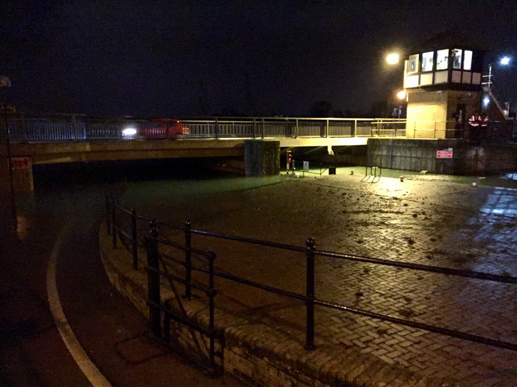 Mutford Lock is now closed to pedestrians