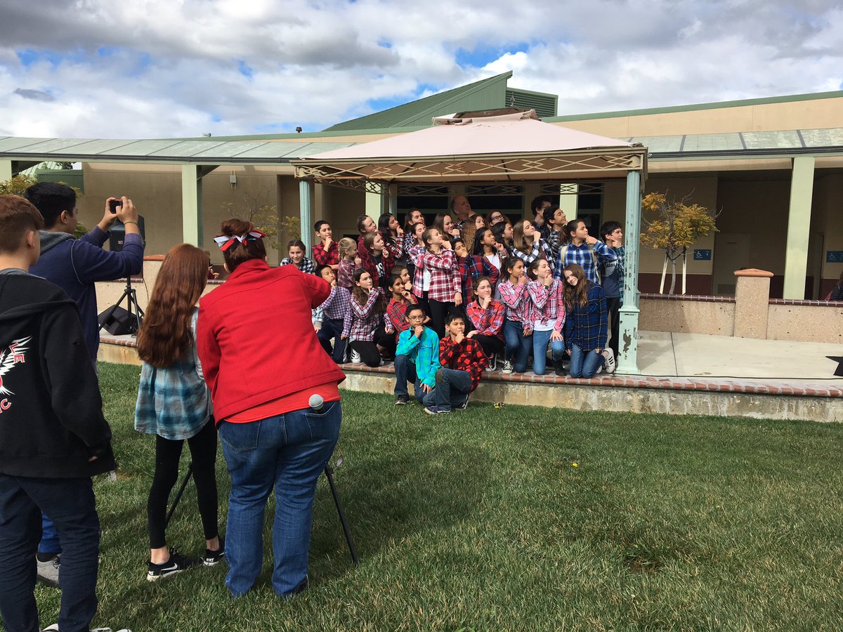 ACStelle1's tweet photo. @ACStelle1 #teachers Dickinson supports & Johnson proud w/ flannel following #carboncopy #multiple day! #lvusd #acsms #Leadership #howwefly https://t.co/iqFcr6AiSx