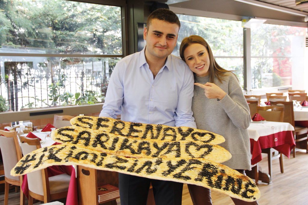 Serenay Sarıkaya fotoğraflarının devamı için takipte kalın.