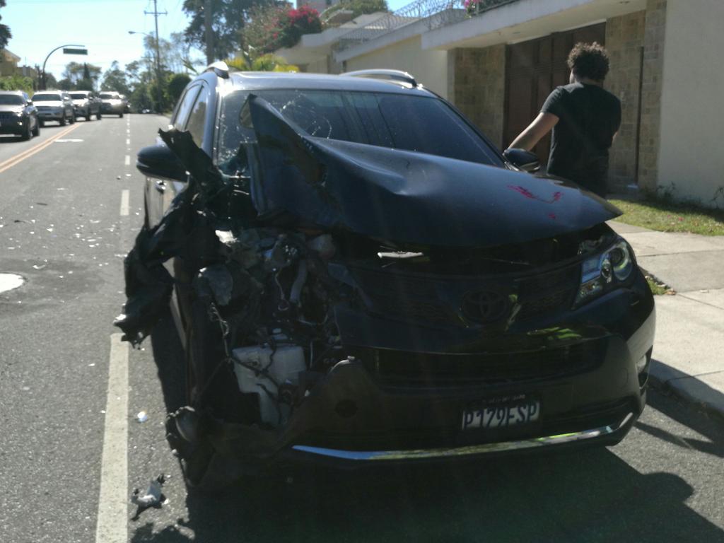 SanezBreyner's tweet photo. @amilcarmontejo triple colisión solo daños materiales en 19avenida 14—05 zona 15 https://t.co/ifIBMCZBcT