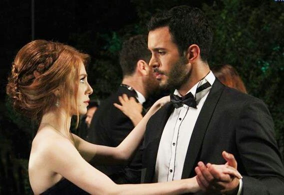 viewsome7's tweet photo. One rüzgar in the 1st dance 💞💞and other Rüzgar in 2nd dance 👶😏😊 #mucizegibi #KiralıkAşk https://t.co/y5vngIL2Tu
